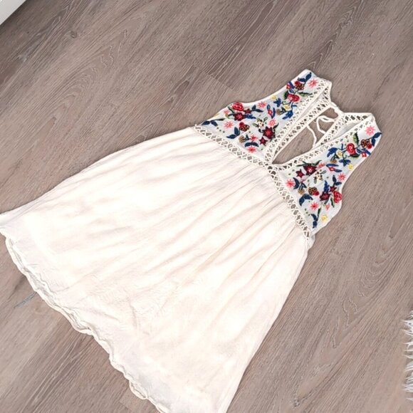 Boho soft mini dress with embroidery small - Picture 9 of 11